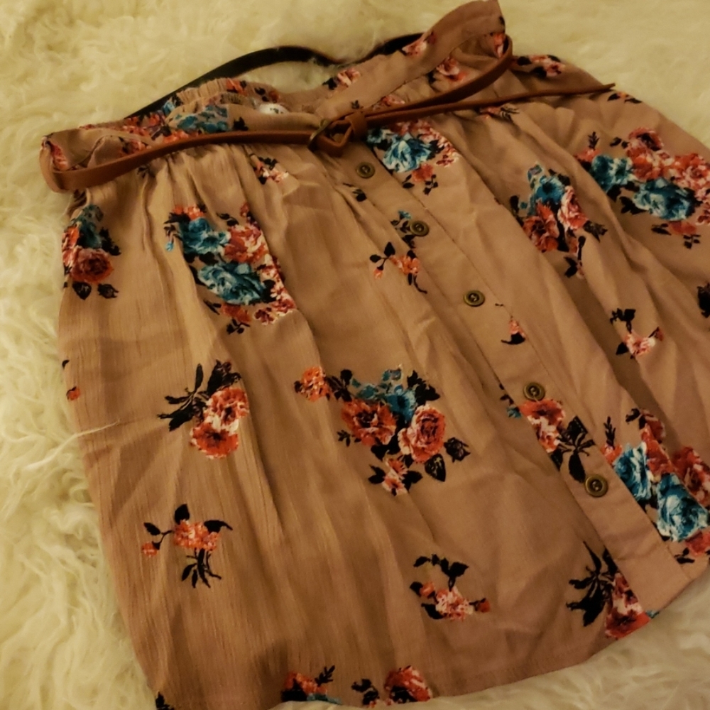 Skirt with belt